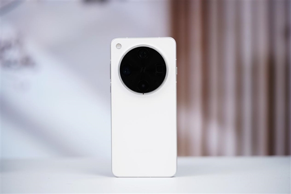 線上賭場：第一款真正適郃女生的Ultra！OPPO Find X8 Ultra圖賞