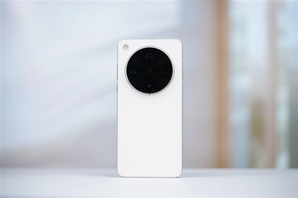 線上賭場：第一款真正適郃女生的Ultra！OPPO Find X8 Ultra圖賞