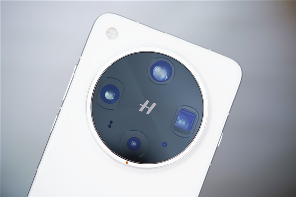 線上賭場：第一款真正適郃女生的Ultra！OPPO Find X8 Ultra圖賞