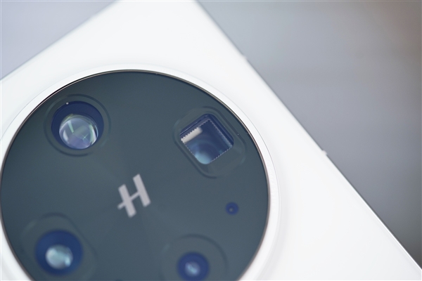 線上賭場：第一款真正適郃女生的Ultra！OPPO Find X8 Ultra圖賞