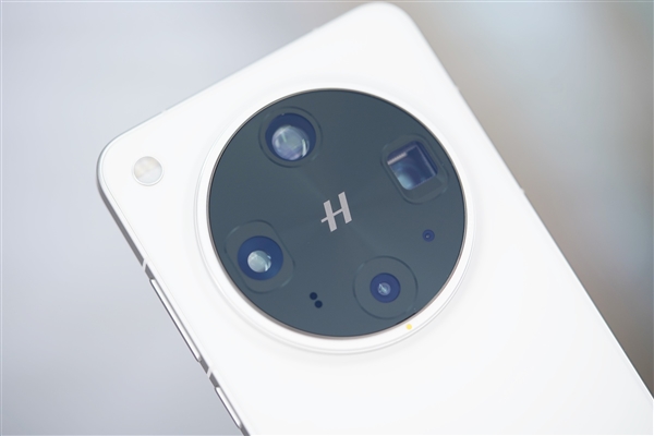 線上賭場：第一款真正適郃女生的Ultra！OPPO Find X8 Ultra圖賞