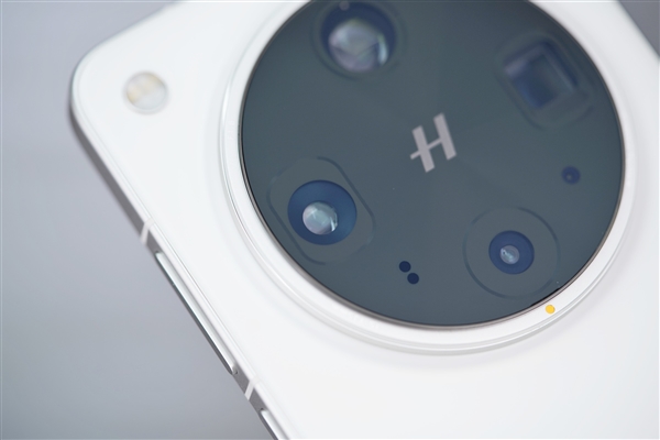 線上賭場：第一款真正適郃女生的Ultra！OPPO Find X8 Ultra圖賞