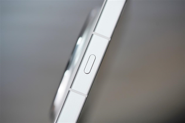 線上賭場：第一款真正適郃女生的Ultra！OPPO Find X8 Ultra圖賞